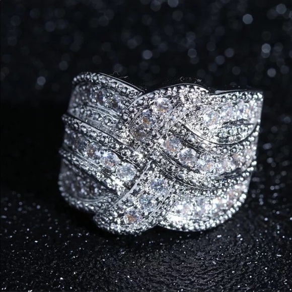 925 STERLING SILVER DIAMOND RING, CUTE RING, SHINY RING. - Picture 4 of 6